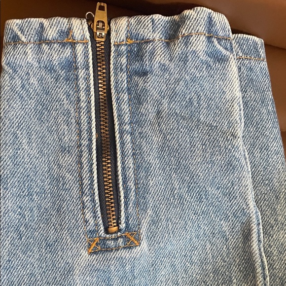 Jordache Blue Jeans with Black and White Patterned Pocket - Picture 4 of 5
